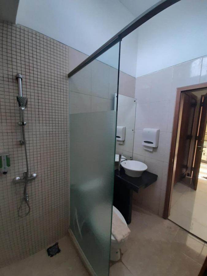 Alloro Guesthouse Pacitan Bagian luar foto
