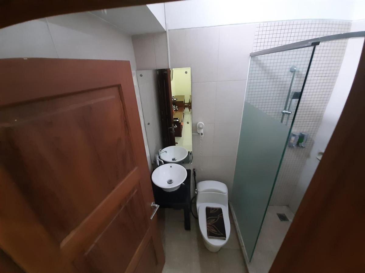 Alloro Guesthouse Pacitan Bagian luar foto