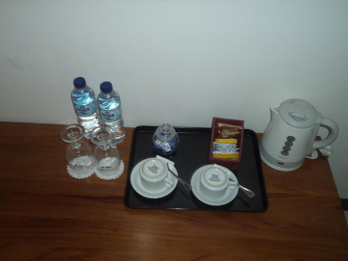 Alloro Guesthouse Pacitan Bagian luar foto
