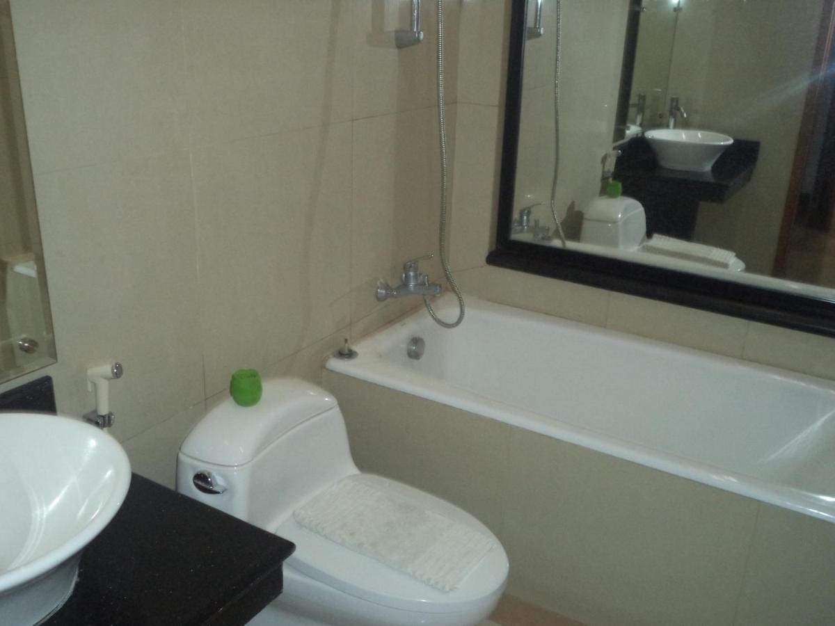 Alloro Guesthouse Pacitan Bagian luar foto